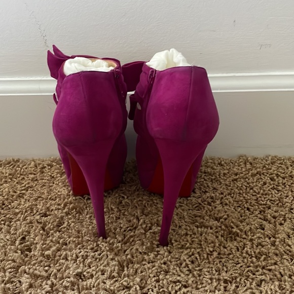 Louboutin open toe bow tie purple velvet heels - Picture 2 of 3